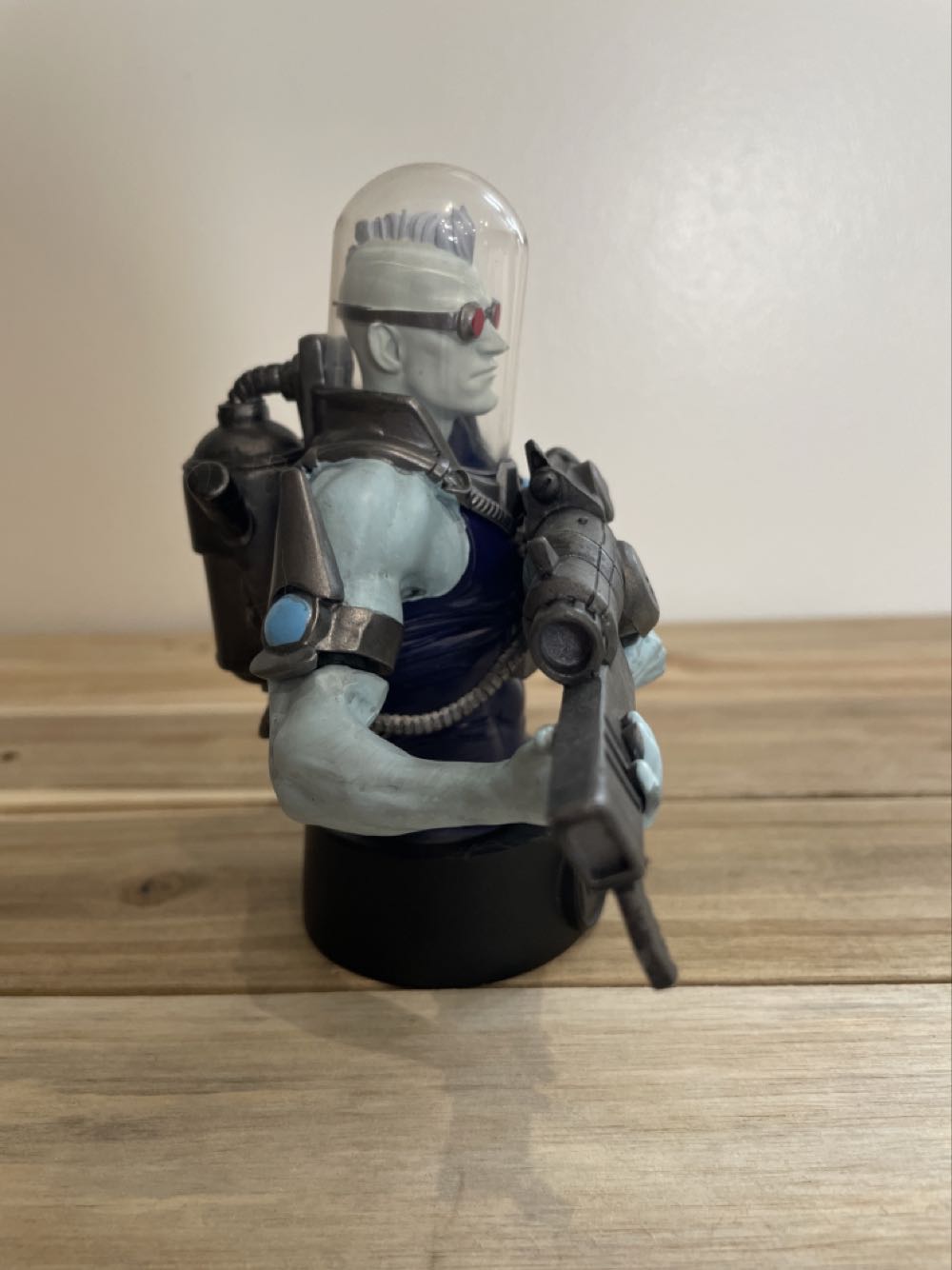Mister Freeze Bust - eaglemoss action figure collectible - Main Image 2