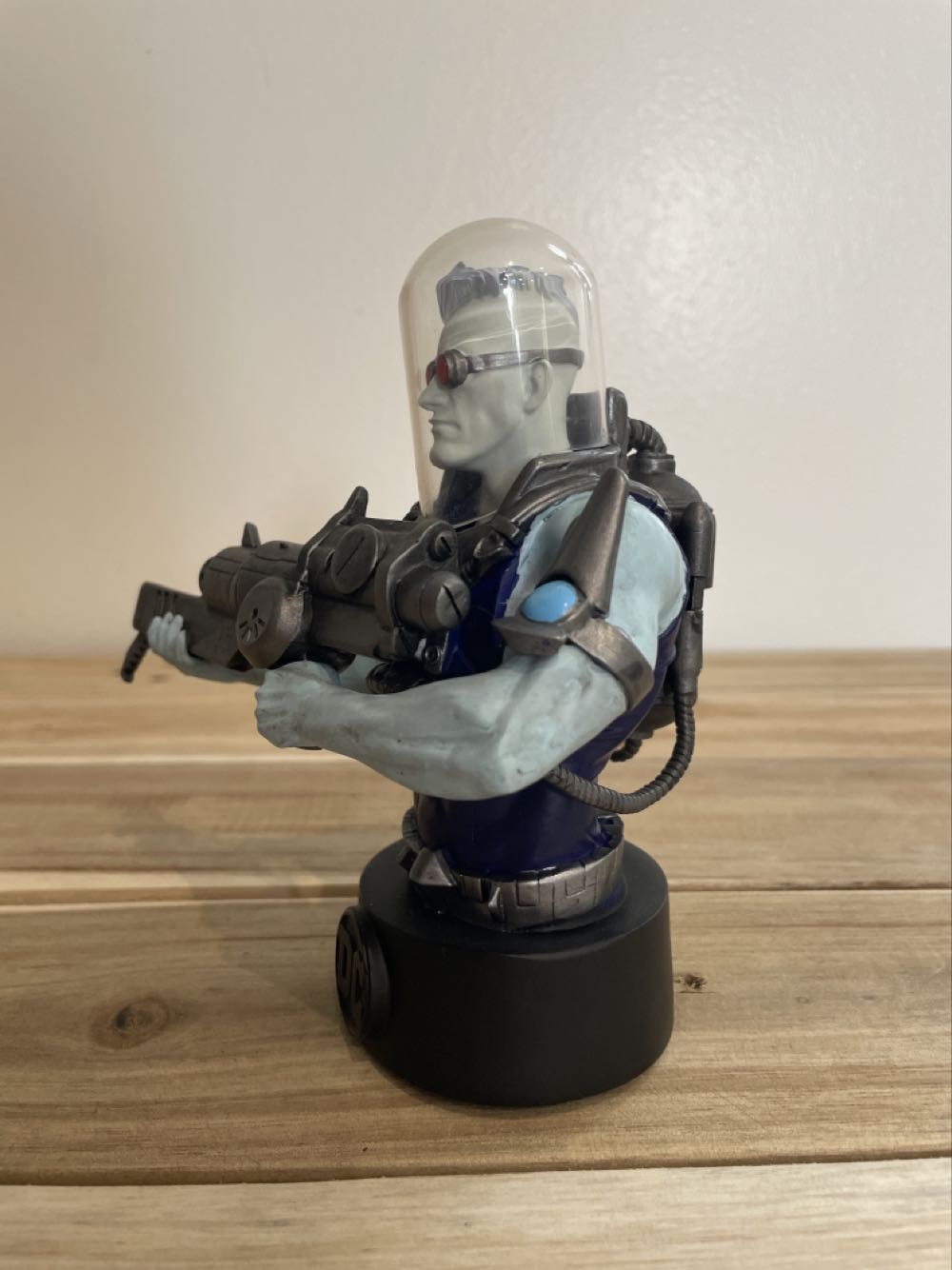 Mister Freeze Bust - eaglemoss action figure collectible - Main Image 3