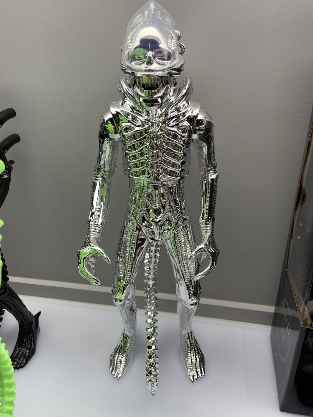 Gentle Giant Jumbo Silver 35th Anniversary Alien - Gentle Giant LTD action figure collectible [Barcode 871810011018] - Main Image 2