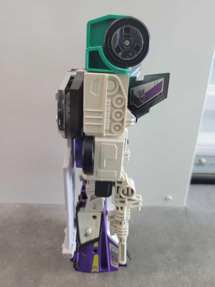 Sixshot  - Hasbro (Transformers) action figure collectible - Main Image 3