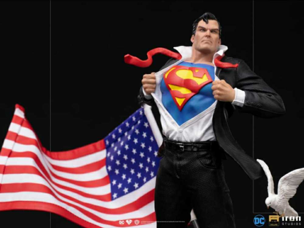 Superman/Clark Kent Art Scale Deluxe - Iron Studios (DC Comics) action figure collectible - Main Image 4