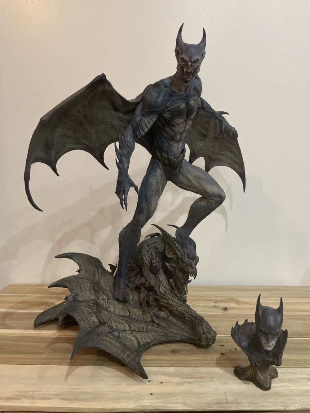 Batman Gotham City Nightmare - Sideshow (Batman) action figure collectible [Barcode 747720232044] - Main Image 3