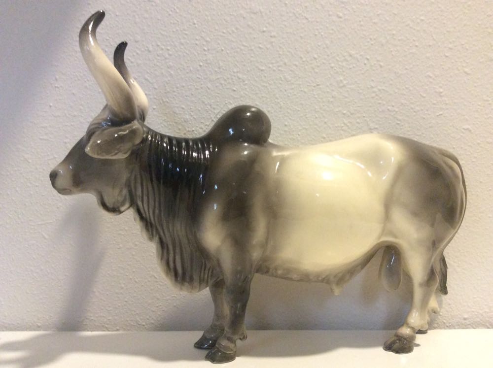 Breyer Vintage Bull  action figure collectible - Main Image 2