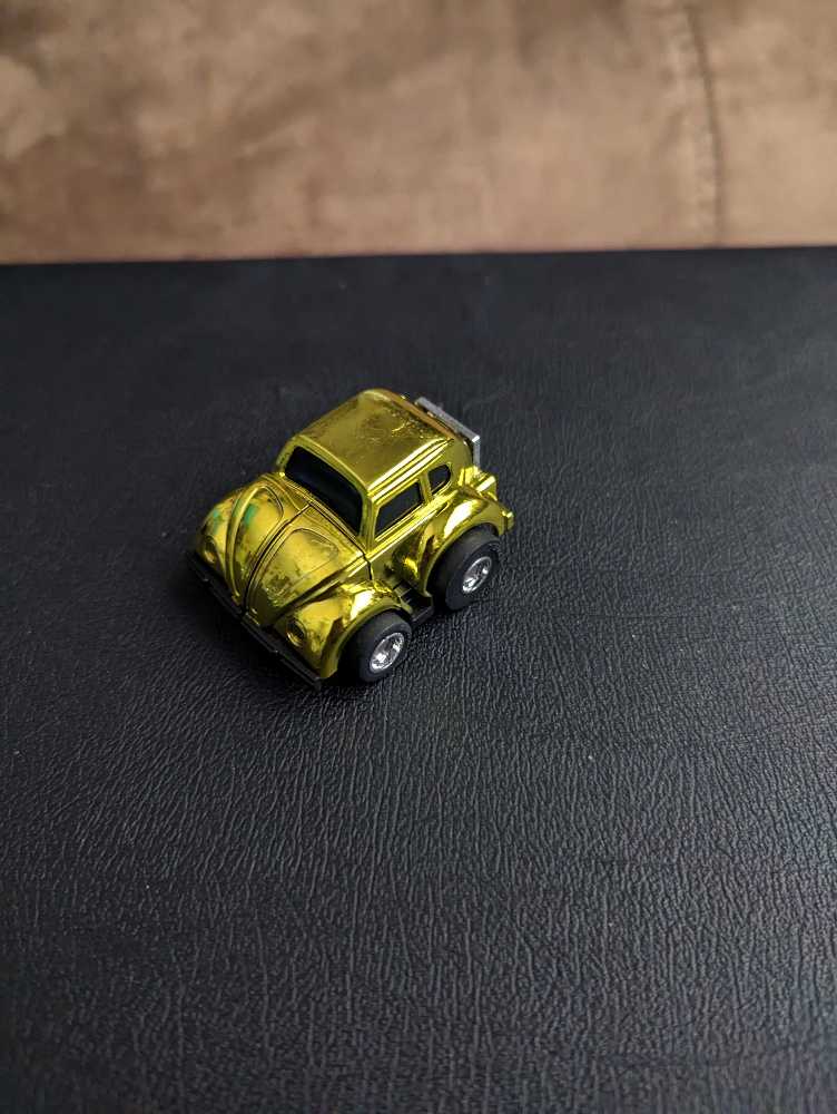 Transformers G2 Bumblebee - Hasbro (Generation 2) action figure collectible [Barcode 038976800393] - Main Image 3