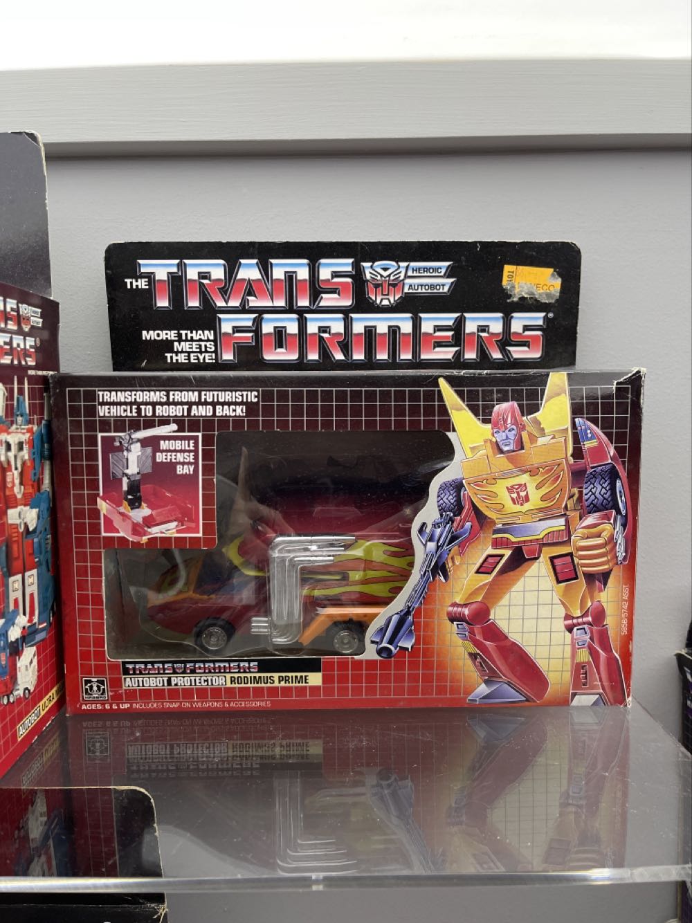 Rodimus Prime - Hasbro (Generation 1) action figure collectible [Barcode 038976058589] - Main Image 2