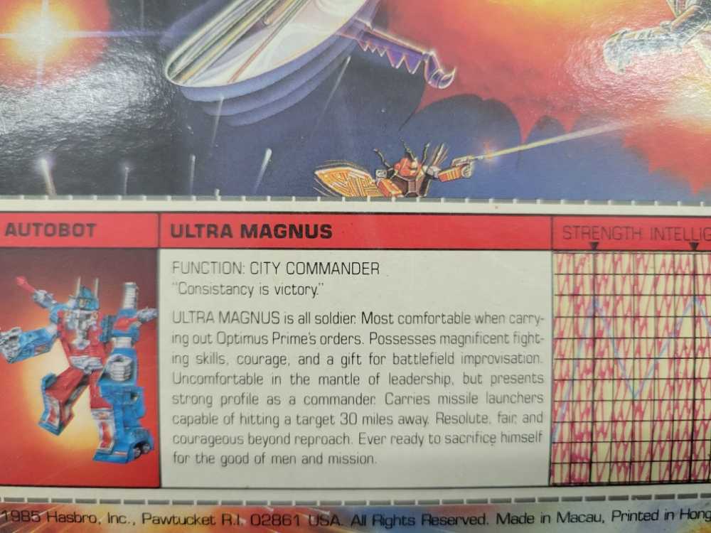 Ultra Magnus City Commander G1 - Hasbro (The Transformers G1) action figure collectible [Barcode 038976057957] - Main Image 4