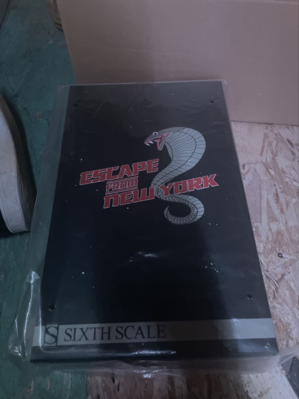 Snake Plissken - Hot Toys action figure collectible [Barcode 747720221796] - Main Image 2