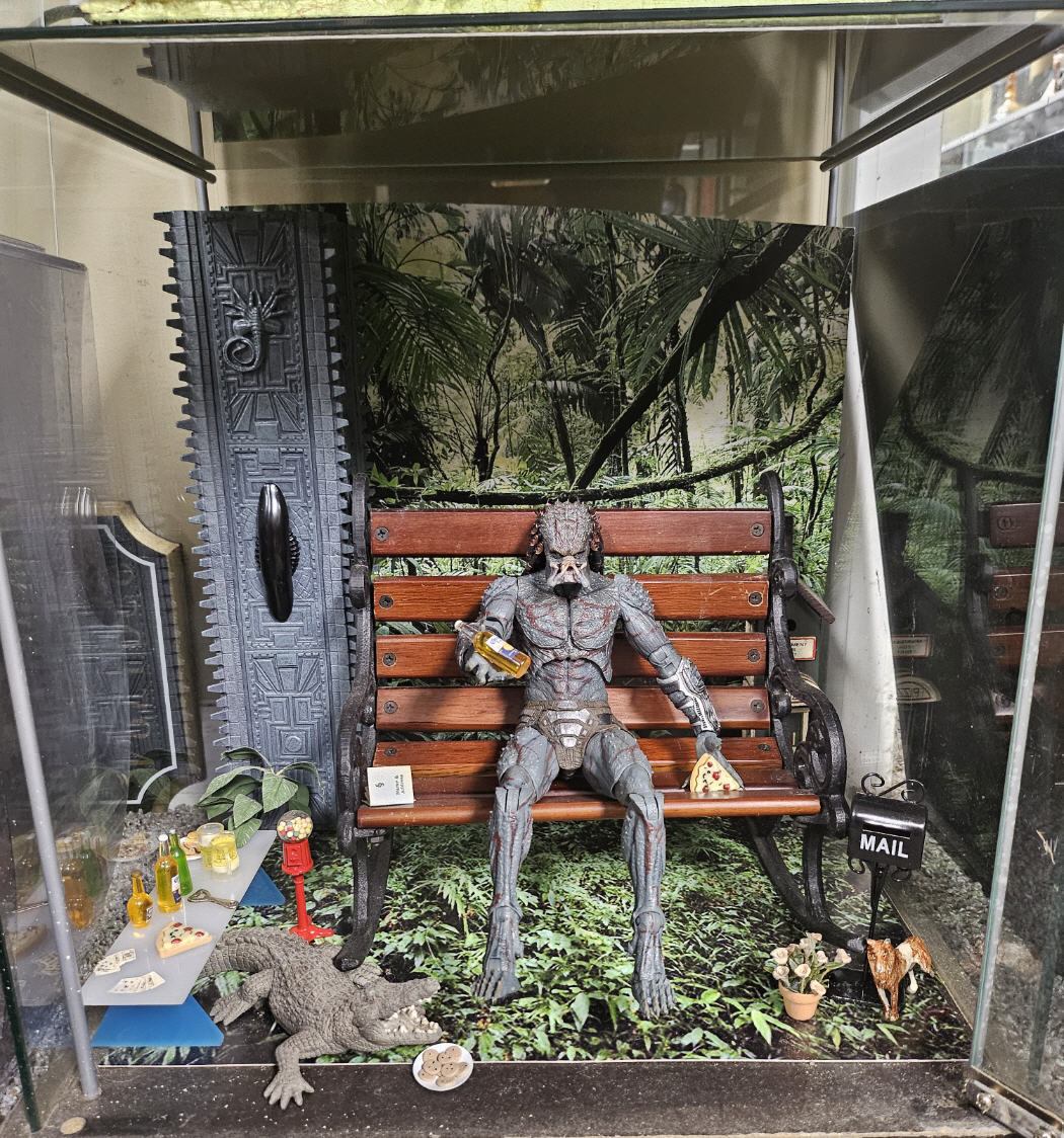 AvP: DIORAMA Custom: NECA Element Temple Pillar Toy used in Diorama - Neca (Space/Horror) action figure collectible [Barcode 634482516270] - Main Image 4