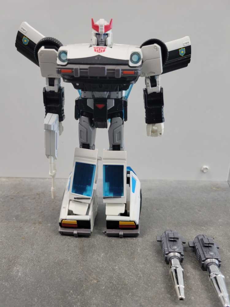 Prowl & Silver Tipped Cannon - Takara Tomy (The Transformers) action figure collectible [Barcode 4904810102281] - Main Image 2