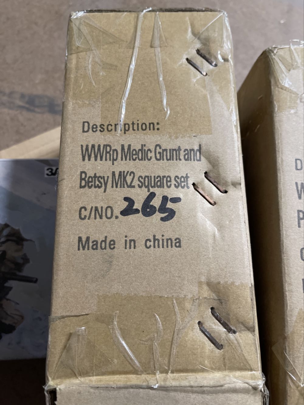 Medic Grunt + Betsy MK2 Square  - ThreeA action figure collectible - Main Image 2