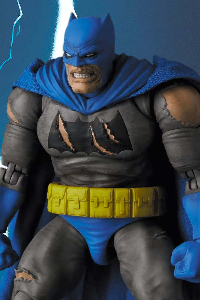 Mafex No. 119 - Medicom (The Dark Knight Returns) action figure collectible - Main Image 4