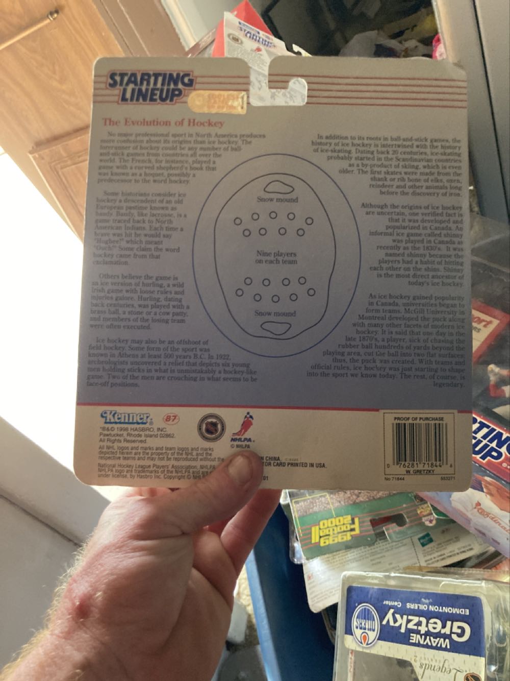 Starting Lineup Wayne Gretzky New York Rangers - Kenner (Sports Star Collectibles) action figure collectible [Barcode 076281718446] - Main Image 2