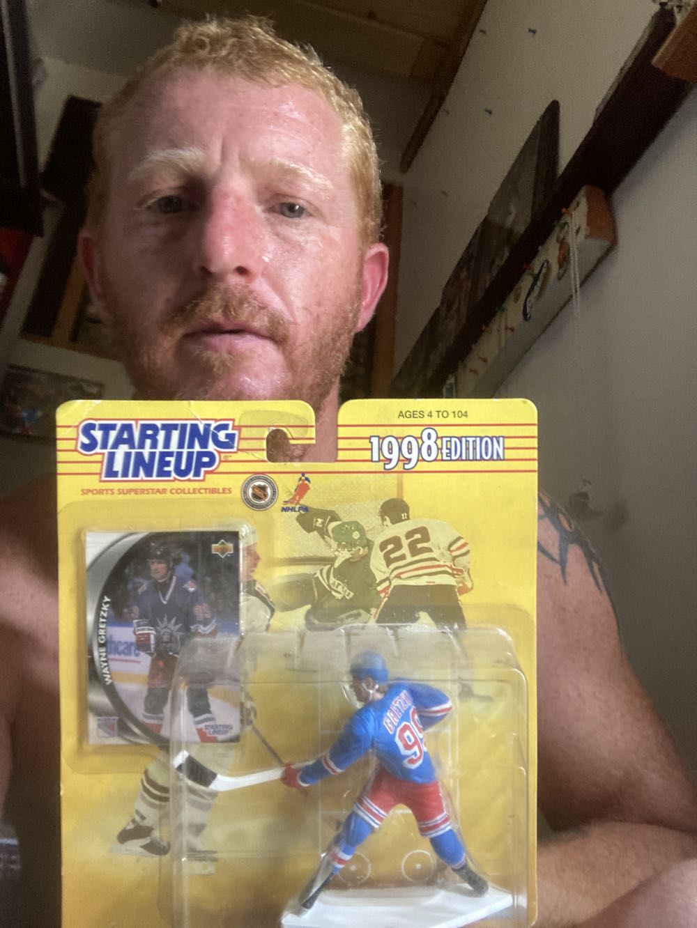 Starting Lineup Wayne Gretzky New York Rangers - Kenner (Sports Star Collectibles) action figure collectible [Barcode 076281718446] - Main Image 4