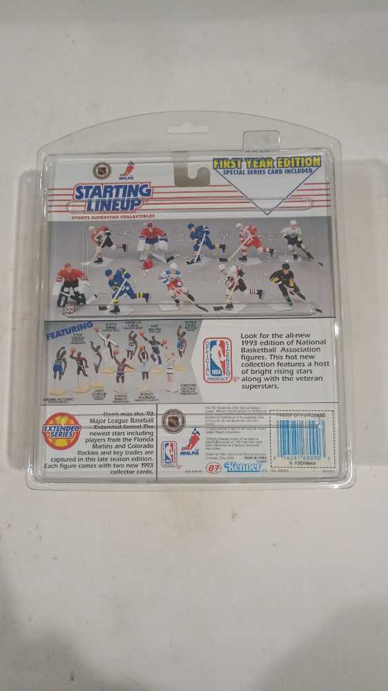 93 Steve Yzerman - Hasbo / Kenner (Hockey) action figure collectible [Barcode 076281680903] - Main Image 2