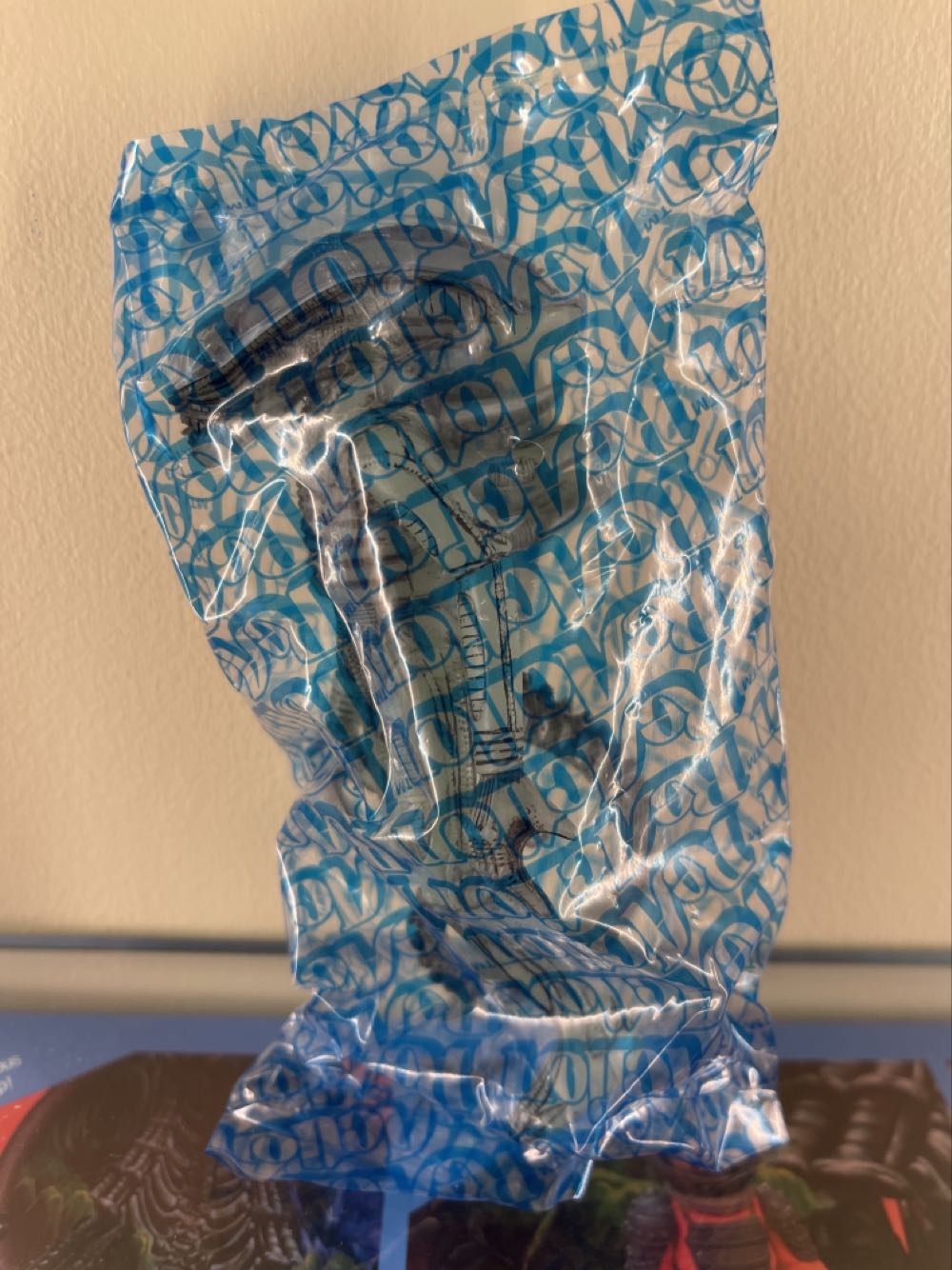 Alien Carrying Case With Included Alien - Super 7 action figure collectible - Main Image 2