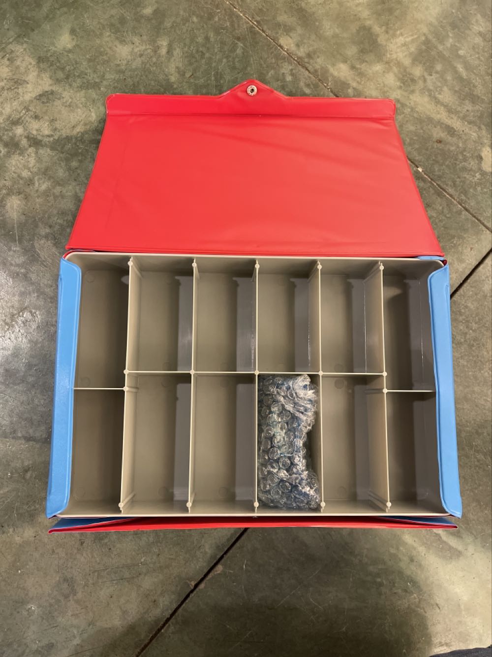 Alien Carrying Case With Included Alien - Super 7 action figure collectible - Main Image 3