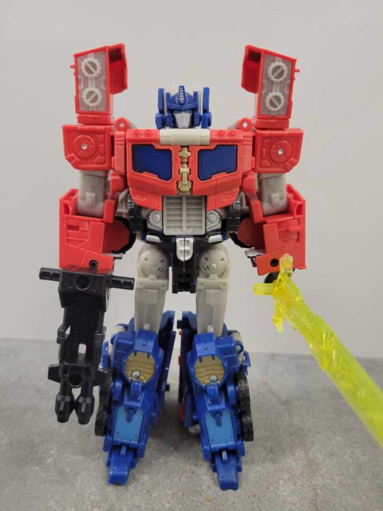 Optimus Prime And Diac - Hasbro (Titans Return) action figure collectible - Main Image 2