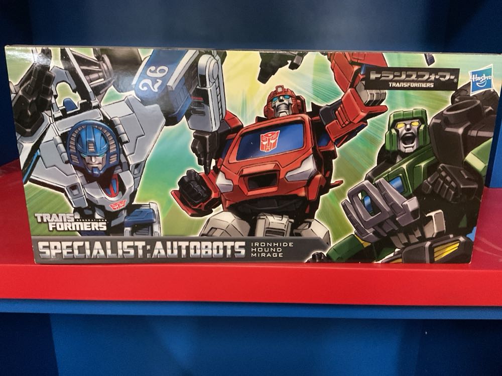 Transformers Generations Ironhide, Hound, Mirage Specialist Autobot  action figure collectible [Barcode 4904810497523] - Main Image 3