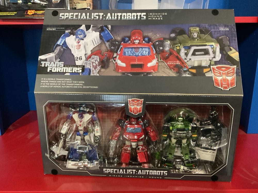 Transformers Generations Ironhide, Hound, Mirage Specialist Autobot  action figure collectible [Barcode 4904810497523] - Main Image 4