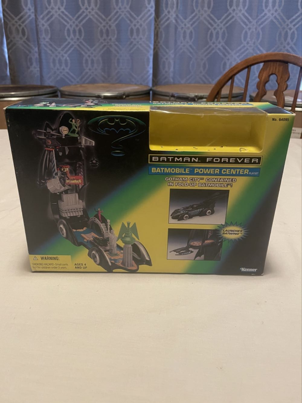 Batman Forever Batmobile Power Center Gotham City Contained Fold Up Toy No.64095 - Kenner action figure collectible [Barcode 076281640952] - Main Image 3