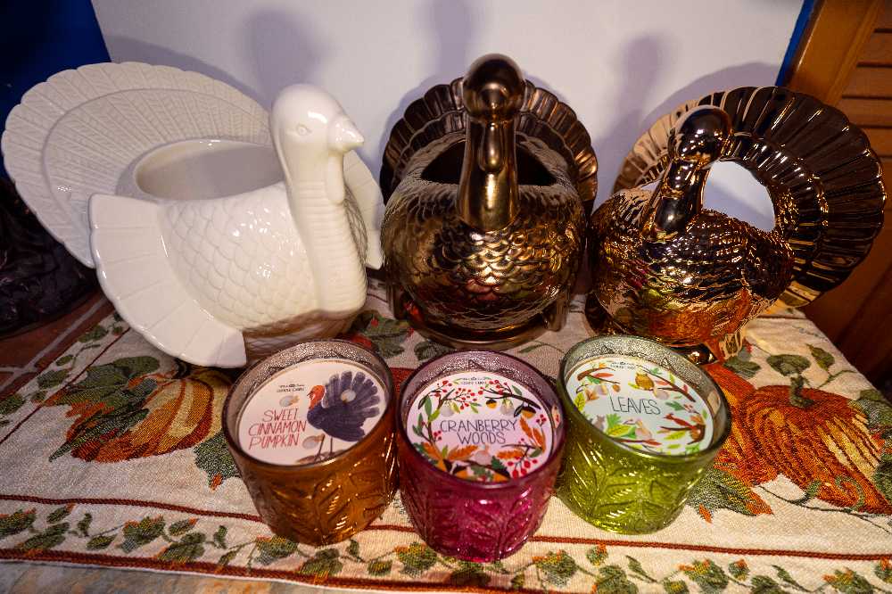 CANDLE: Thanksgiving Bath & Bodyworks Leaves  2015 - Bath & Bodyworks Candle (Thanksgiving Candles) action figure collectible - Main Image 4