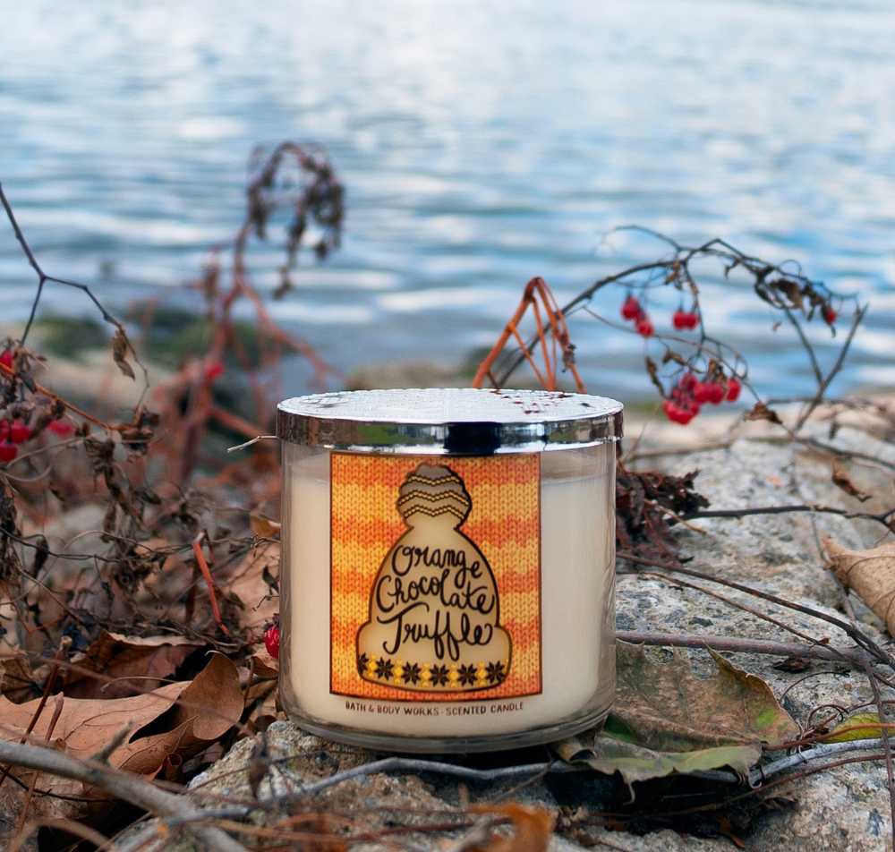 CANDLE: Christmas Bath & Bodyworks Orange Chocolate Truffel 2018 - Bath & Bodyworks Candle (Christmas Candles) action figure collectible - Main Image 3