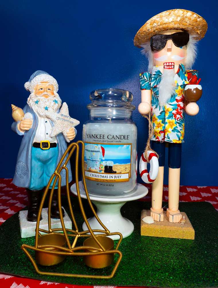 CANDLE: Christmas Yankee Christmas in July Deerfield Exclusive - Beach Walk 2016 - Yankee Candle (Christmas Candles) action figure collectible - Main Image 3