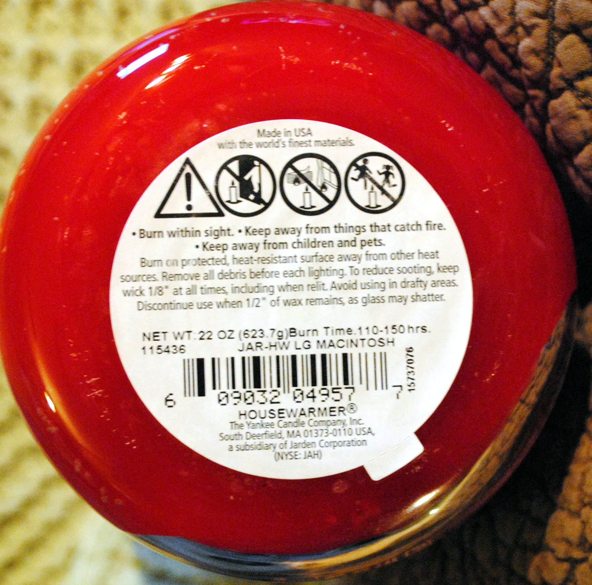 CANDLE: Christmas Yankee Williamsburg 10th Anniversary Exclusive  Macintosh 2015 - Yankee Candle (Christmas Candles) action figure collectible - Main Image 2