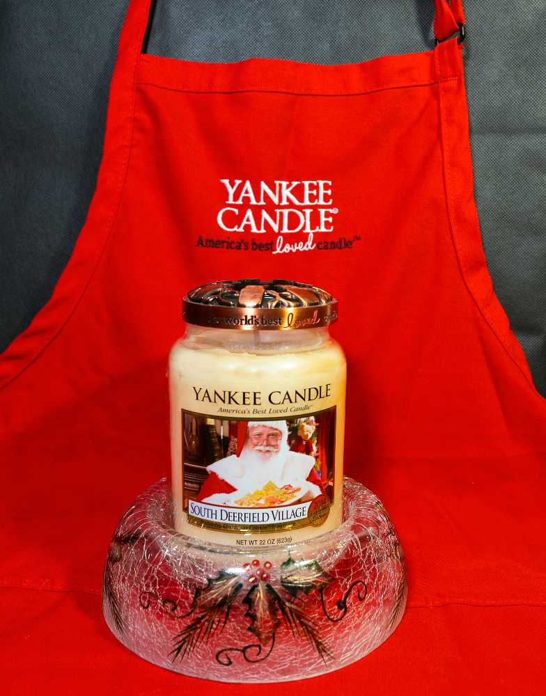 CANDLE: Christmas Yankee South Deerfield Village Christmas Cookie 2014 - Yankee Candle (Christmas Candles) action figure collectible [Barcode 0886860190767] - Main Image 3