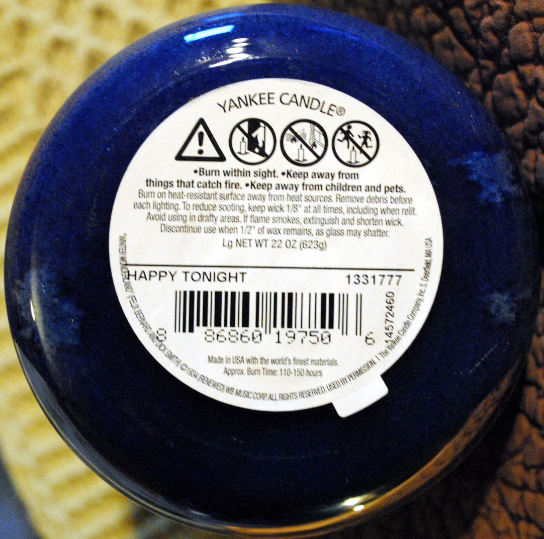 CANDLE: Christmas Yankee Happy Tonight 2015 WWL - Yankee Candle (Christmas Candles) action figure collectible - Main Image 2