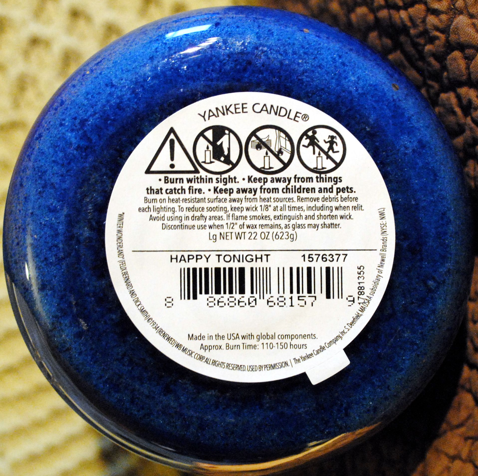 CANDLE: Christmas Yankee Happy Tonight 2017 WWL - Yankee Candle (Christmas Candles) action figure collectible - Main Image 2