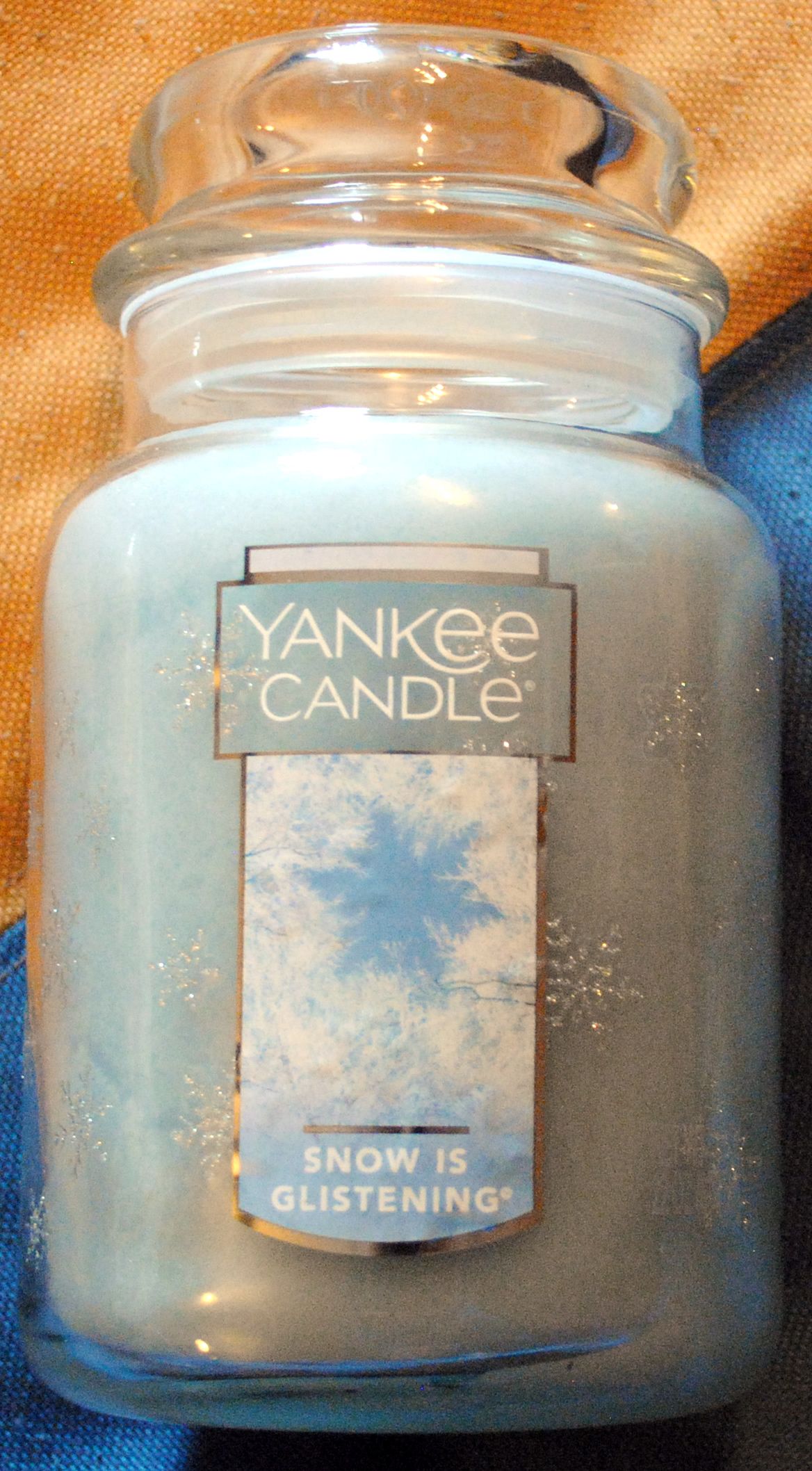 CANDLE: Christmas Yankee Snow is Glistening 2016 WWL - Yankee Candle (Christmas Candles) action figure collectible - Main Image 1