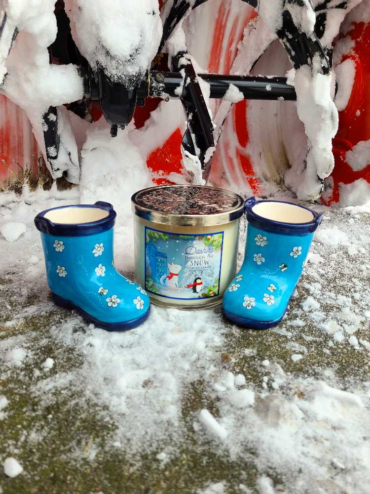 CANDLE: Christmas Bath & Bodyworks Dashing Through the Snow 2015 - Bath & Bodyworks Candle (Christmas Candle) action figure collectible - Main Image 3