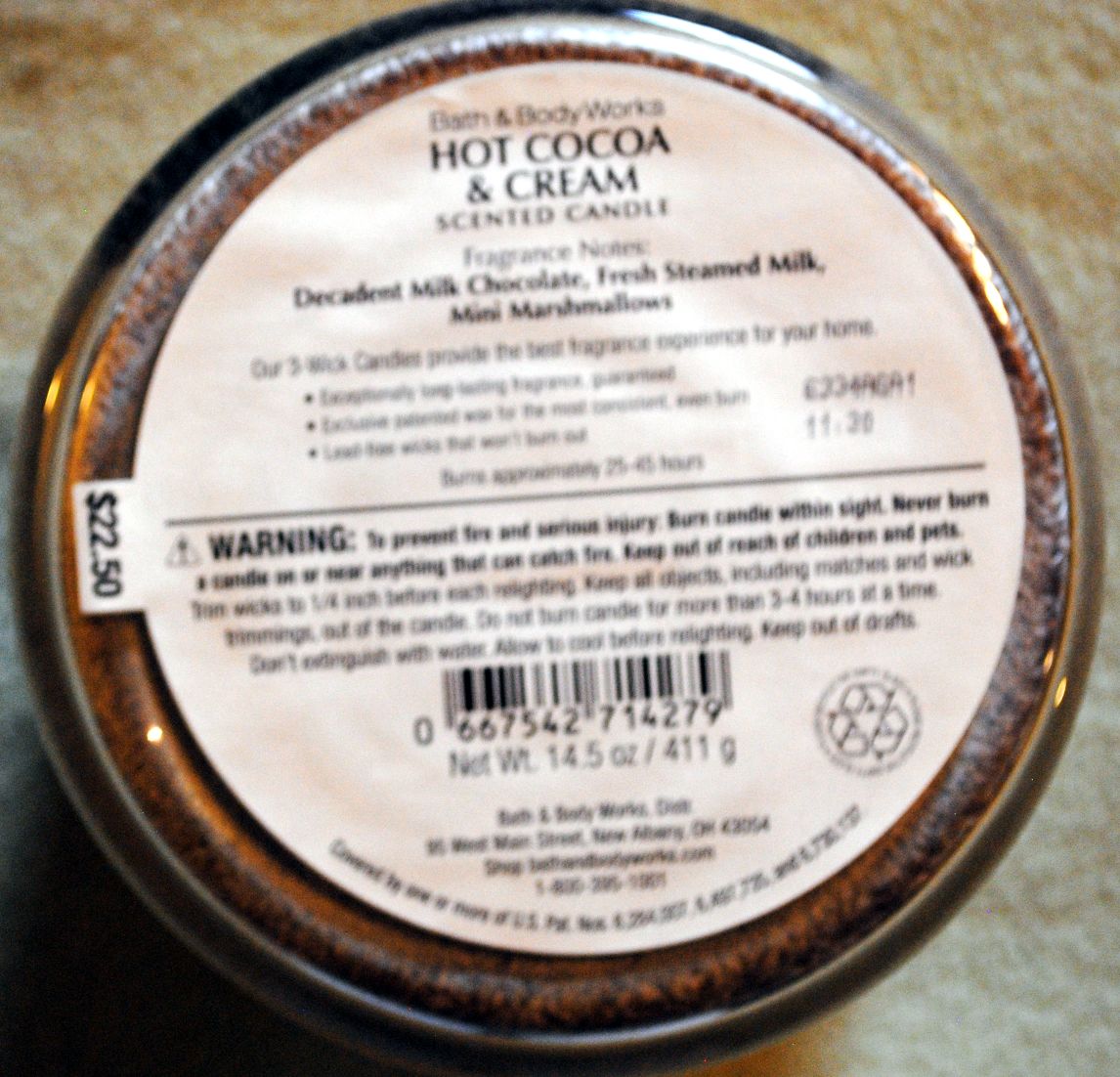 CANDLE: Christmas Bath & Bodyworks Hot Cocoa & Cream - Bath & Bodyworks Candle (Christmas Candles) action figure collectible - Main Image 2