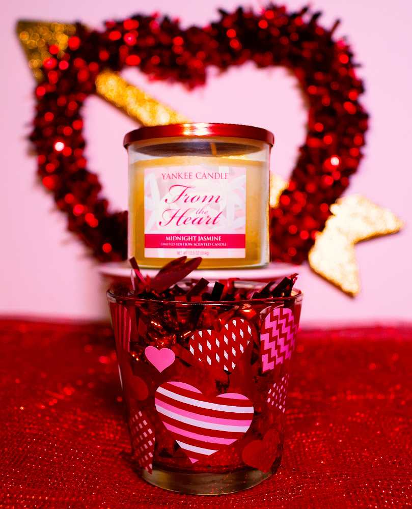 CANDLE: Valentine’s Day Yankee Candle From the Heart Midnight Jasmine 2010 - Yankee Candle (Valentine’s Day Candles) action figure collectible - Main Image 3