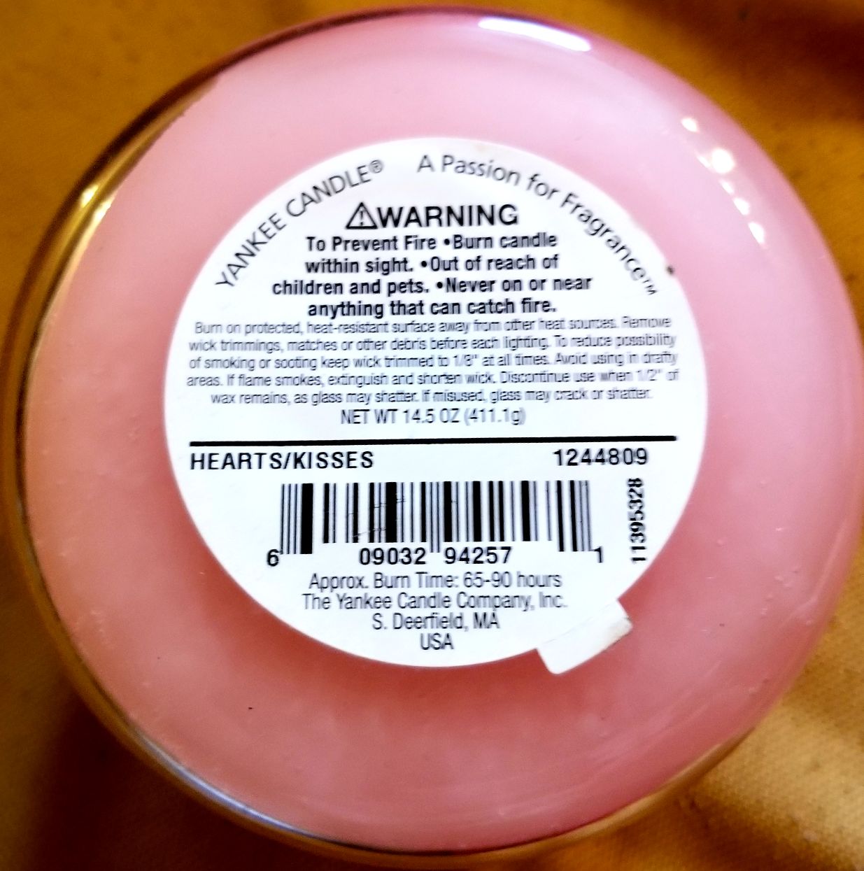 CANDLE: Valentine’s Day Yankee Candle Hearts & Kisses scent 2011 - Yankee Candle (Valentine’s Day Candles) action figure collectible - Main Image 2