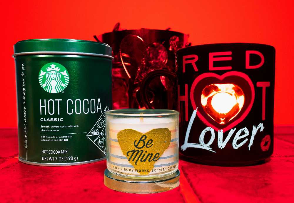 CANDLE: Valentine’s Day Bath & Body Works Be Mine Hot Cocoa and Cream Mini 2017 - Bath & Bodyworks Candle (Valentine’s Day Candles) action figure collectible - Main Image 4