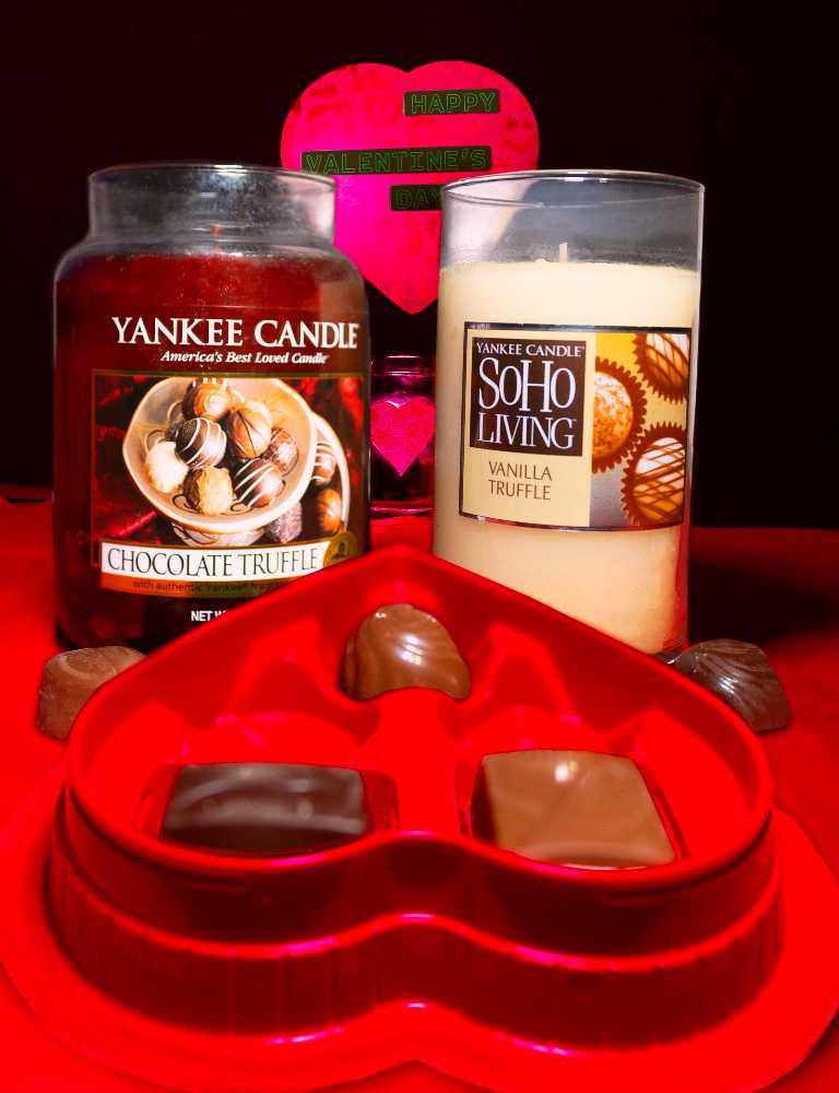CANDLE: Valentine’s Day Yankee Candle Vanilla Truffle 2013 - Yankee Candle (Valentine’s Day Candles) action figure collectible - Main Image 3