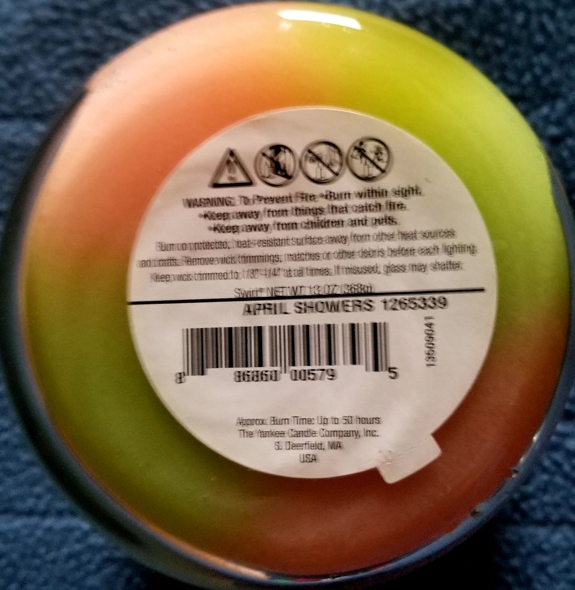 CANDLE: SPRING Yankee Candle April Showers Swirl - Yankee Candle (Spring Candles) action figure collectible - Main Image 2