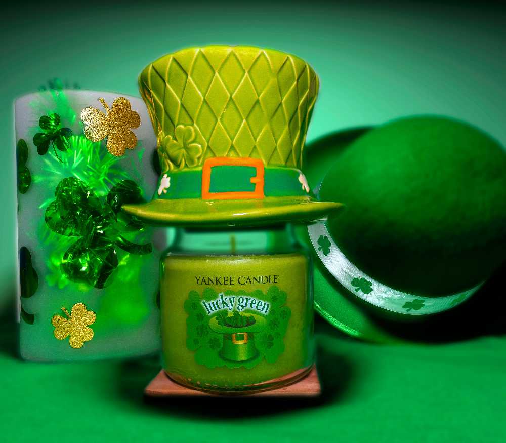 CANDLE: St. Patrick’s Day Yankee Candle Lucky Green Hat  2012 - Yankee Candle (St. Patrick’s Day Candles) action figure collectible - Main Image 3