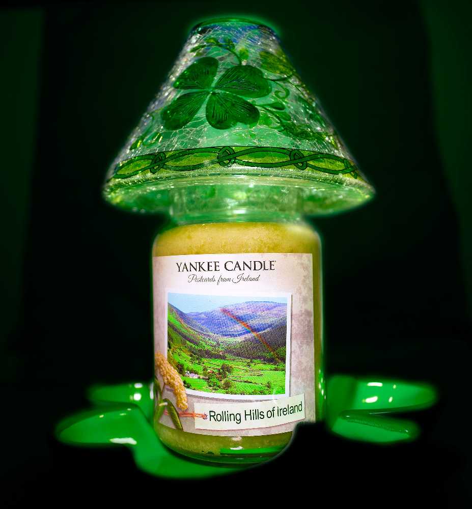 CANDLE: St. Patrick’s Day Yankee Candle Rolling Hills of Ireland Postcards 2015 - Yankee Candle (St. Patrick’s Day Candles) action figure collectible - Main Image 3