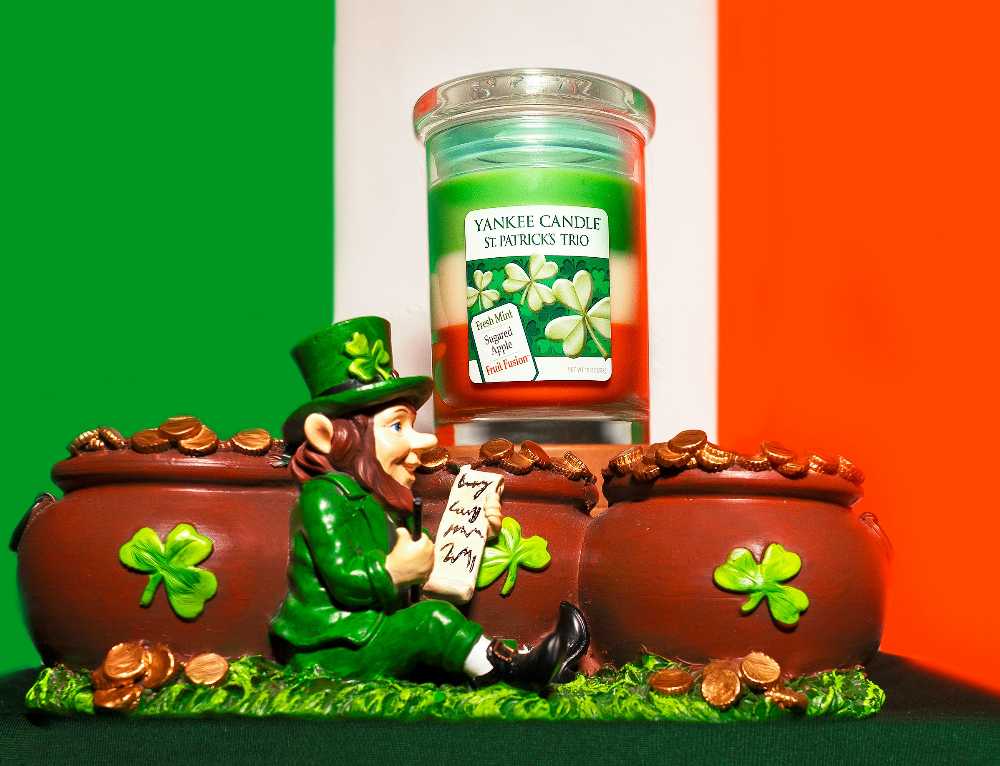 CANDLE: St. Patrick’s Day Yankee Candle Trio 2015 - Yankee Candle (St. Patrick’s Day Candles) action figure collectible - Main Image 3