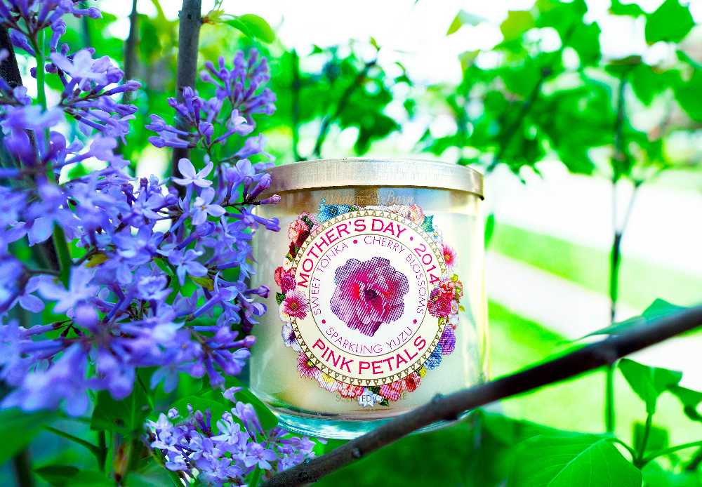 CANDLE: Mother’s Day Bath & Body Works Pink Petals 2014 - Bath & Bodyworks Candle (Mother’s Day Candles) action figure collectible - Main Image 3