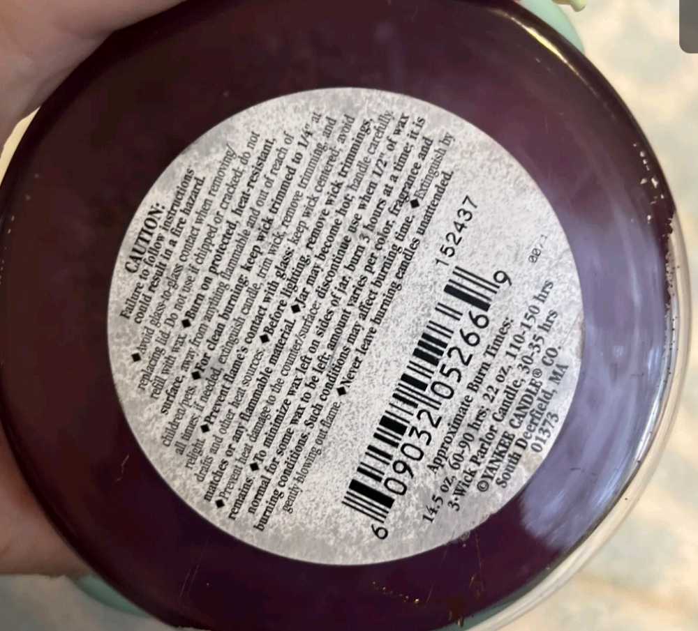 CANDLE: Mother’s Day Yankee Mother Fresh Lilac  - Yankee Candle (Spring Candles) action figure collectible - Main Image 3