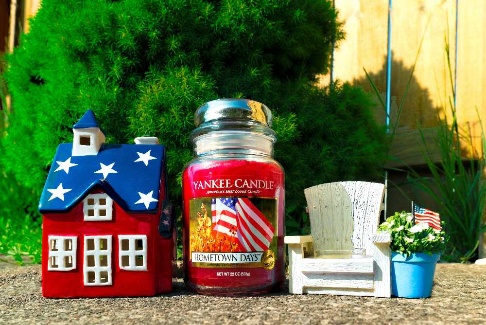 CANDLE: USA Patriotic Yankee Hometown Days 2012 - Yankee Candle (USA Candles) action figure collectible - Main Image 3