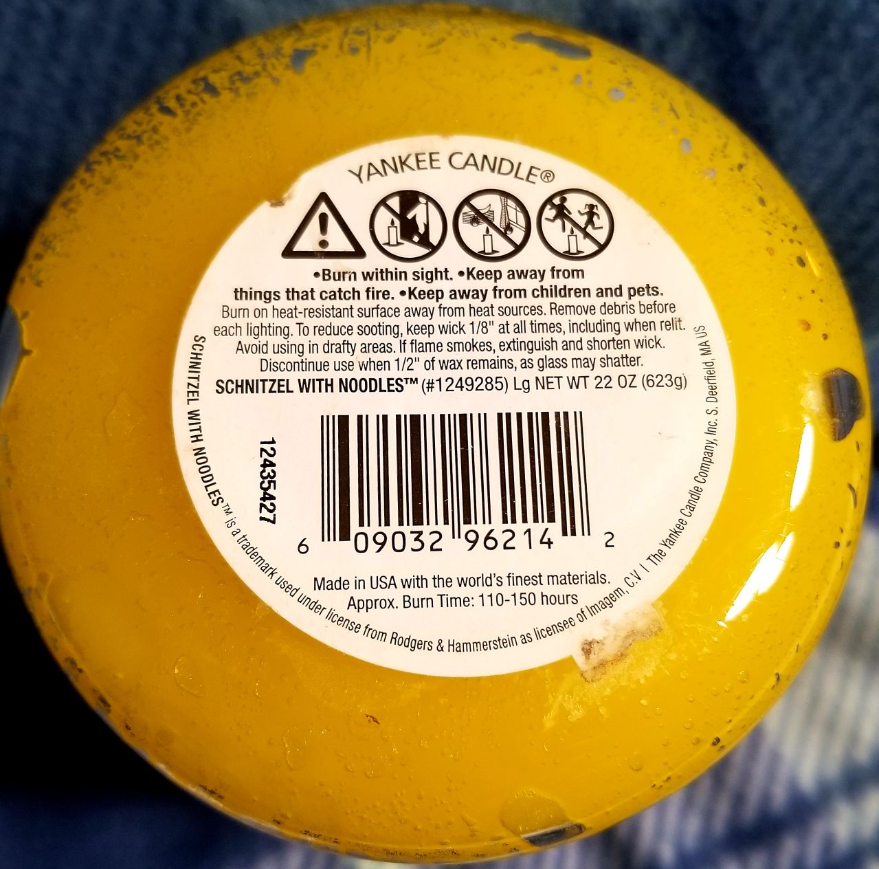 CANDLE: Christmas Yankee Schnitzels with Noodles Favorite Things 2012 - Yankee Candle (Christmas Candles) action figure collectible - Main Image 2