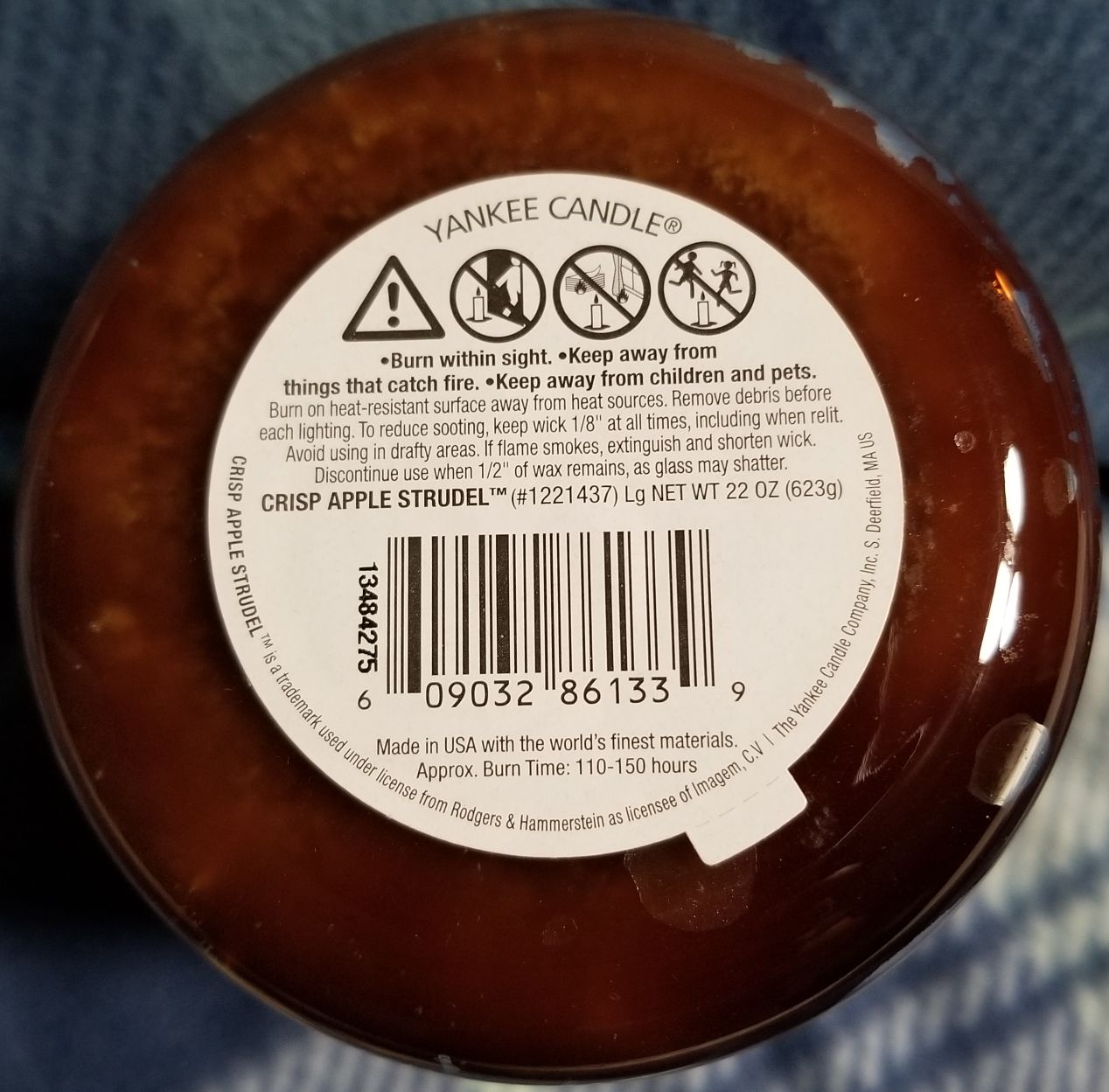 CANDLE: Christmas Yankee Crisp Apple Strudel Favorite Things  2013 - Yankee Candle (Christmas Candles) action figure collectible - Main Image 2