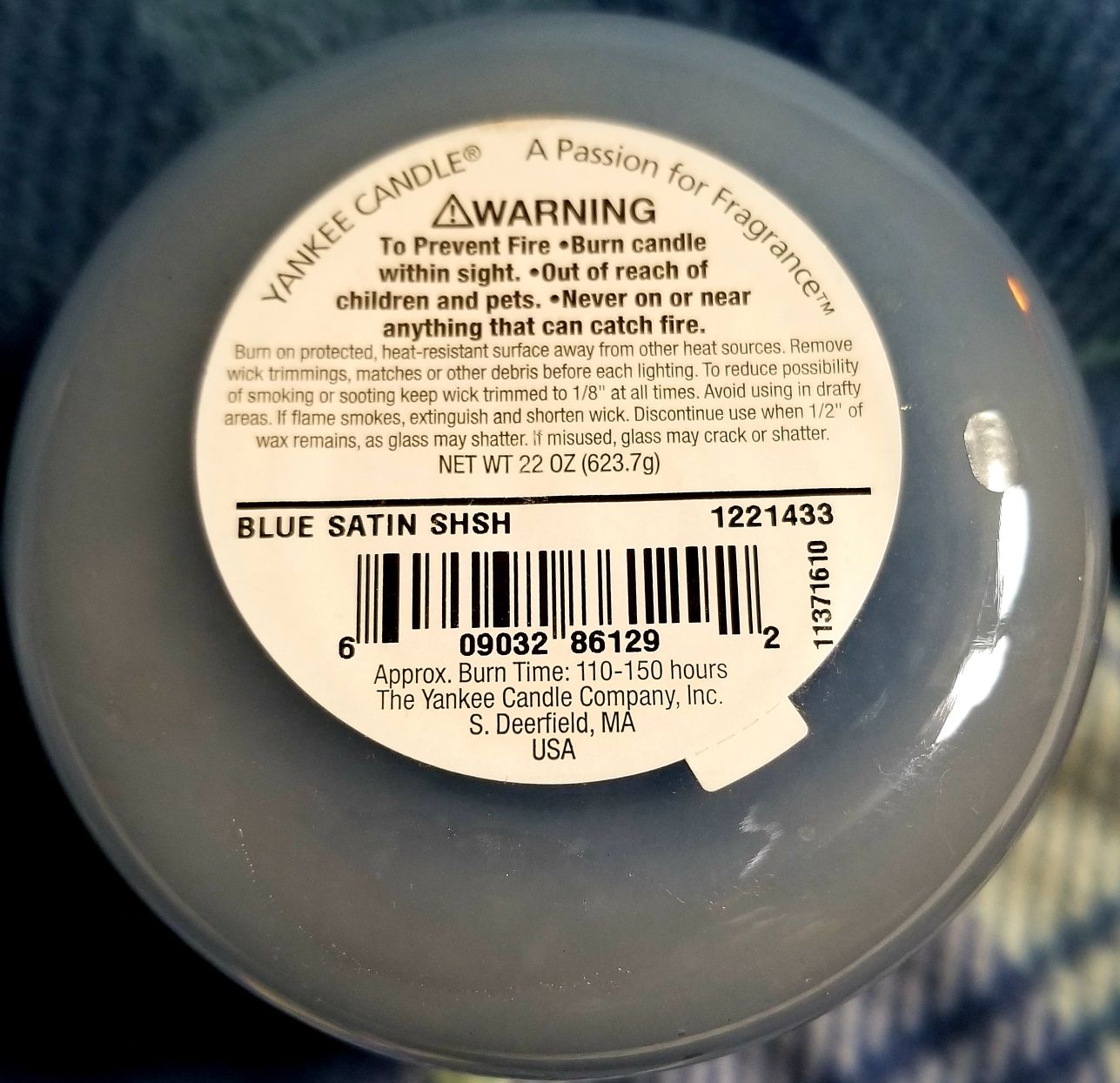 CANDLE: Christmas Yankee Blue Satin Sashes Favorite Things 2011 - Yankee Candle (Christmas Candles) action figure collectible - Main Image 2