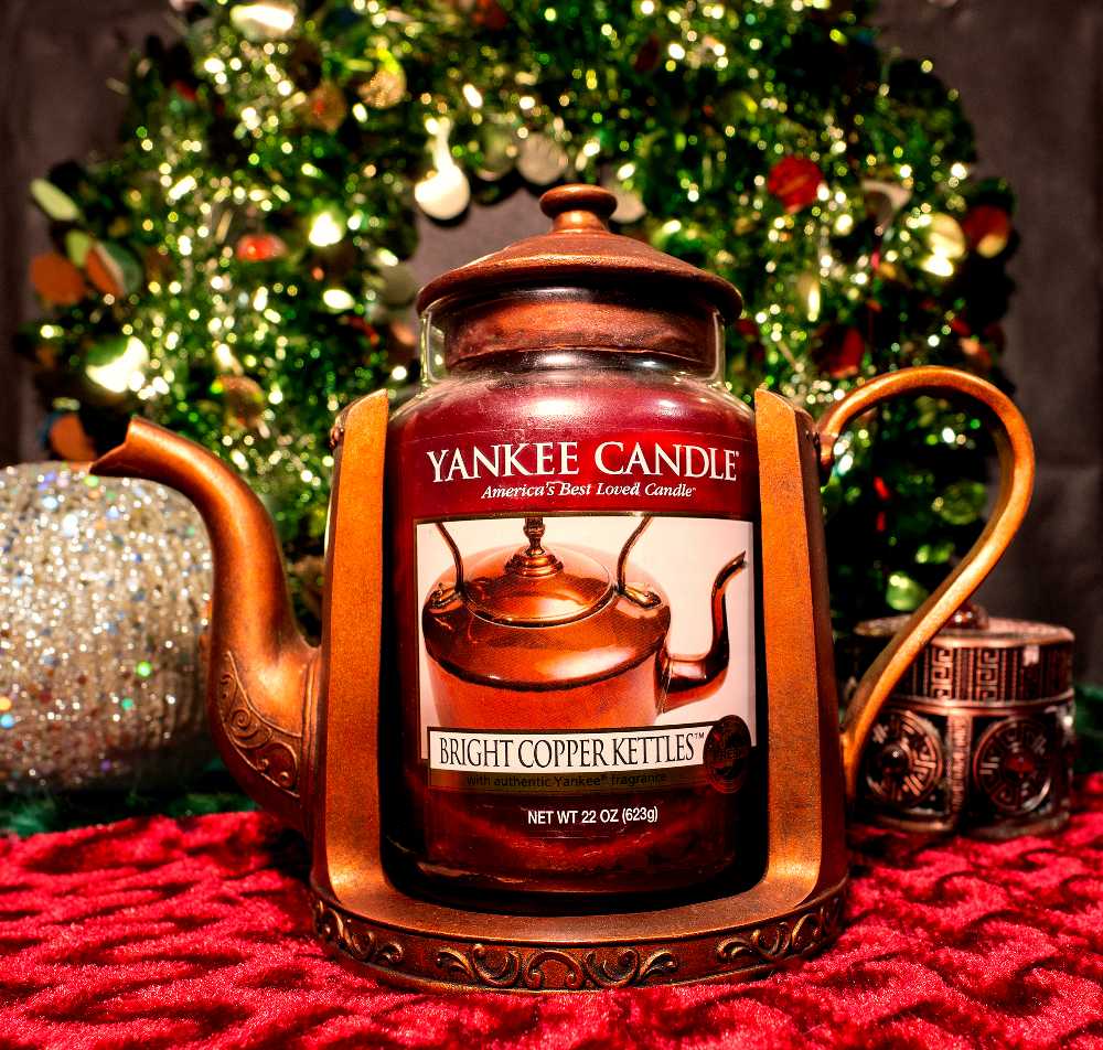 CANDLE: Christmas Yankee Bright Copper Kettles Favorite Things 2013 - Yankee Candle (Christmas Candles) action figure collectible - Main Image 3