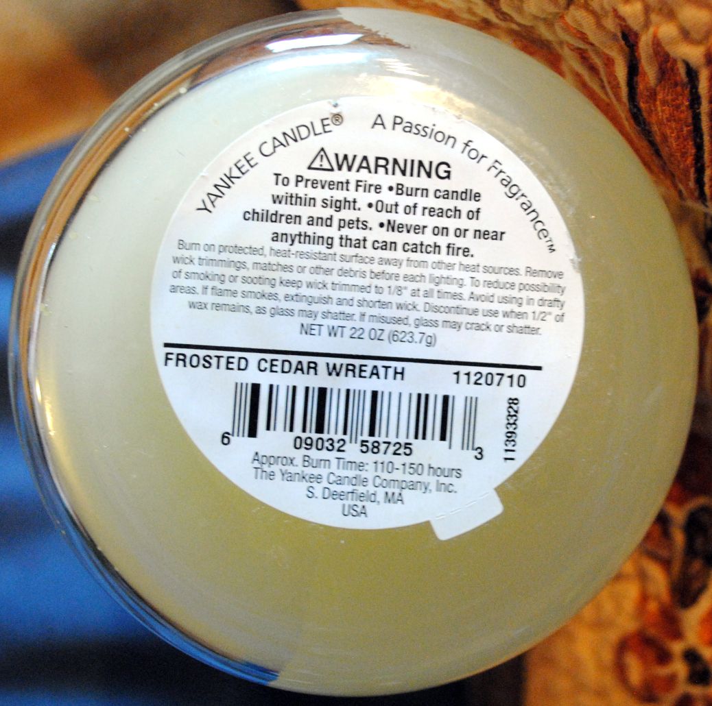 CANDLE: Christmas Yankee Frosted Cedar Wreath 2011 - Yankee Candle (Christmas Candles) action figure collectible - Main Image 2